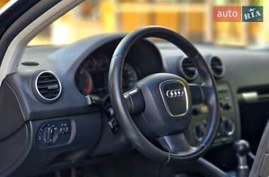 Хэтчбек Audi A3 2005 в 
