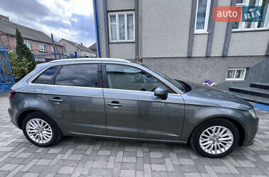 Хэтчбек Audi A3 2015 в 