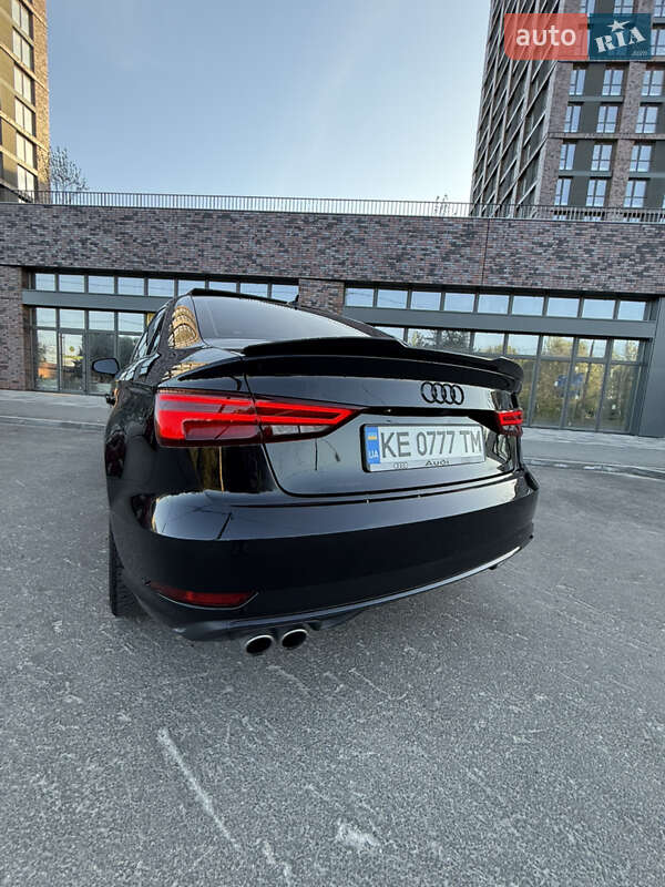 Седан Audi A3 2018 в Дніпрі