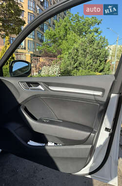 Хэтчбек Audi A3 2015 в 