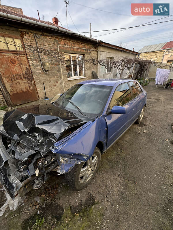 Хэтчбек Audi A3 2000 в Черновцах