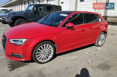 Хэтчбек Audi A3 2017 в 