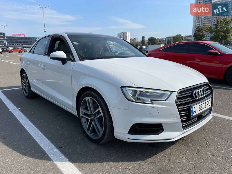 Седан Audi A3 2018 в Киеве