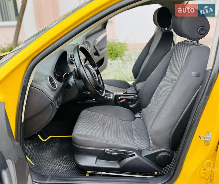 Хэтчбек Audi A3 2004 в Ромнах