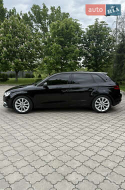 Хэтчбек Audi A3 2015 в 