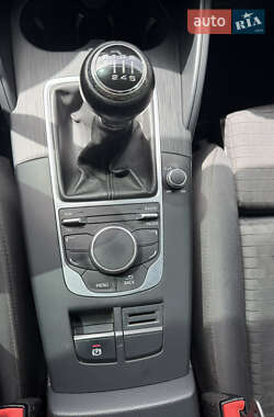 Хэтчбек Audi A3 2015 в 