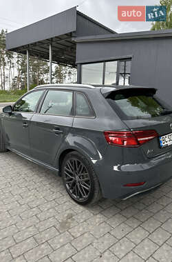 Хетчбек Audi A3 2017 в 