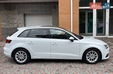 Хэтчбек Audi A3 2016 в 