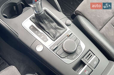 Хэтчбек Audi A3 2016 в 