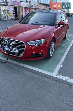 Хэтчбек Audi A3 2016 в 