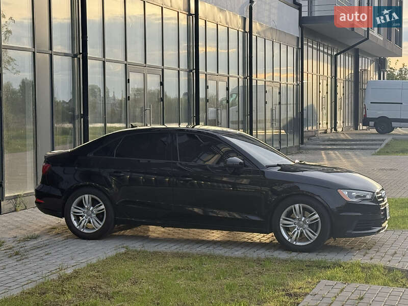 Седан Audi A3 2015 в Рівному