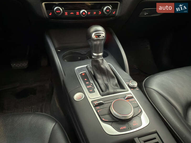 Седан Audi A3 2015 в Рівному