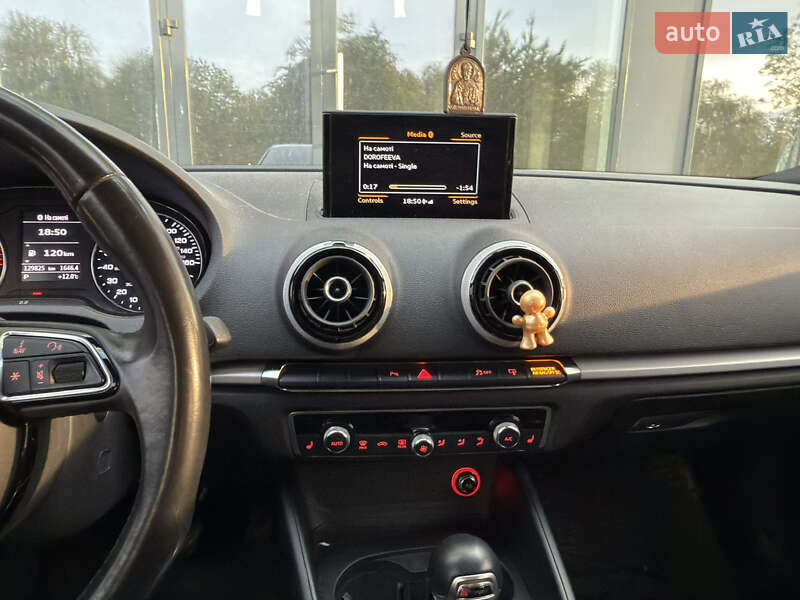 Седан Audi A3 2015 в Рівному