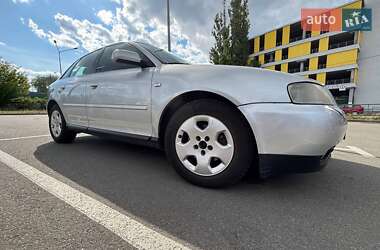 Хэтчбек Audi A3 2001 в 