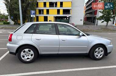 Хэтчбек Audi A3 2001 в 