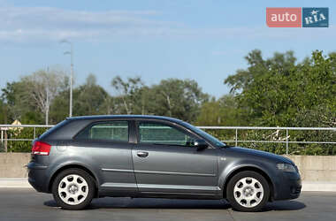 Хэтчбек Audi A3 2005 в 