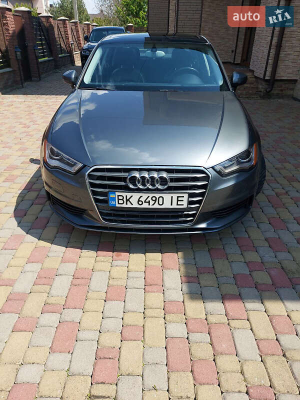 Седан Audi A3 2015 в Рівному
