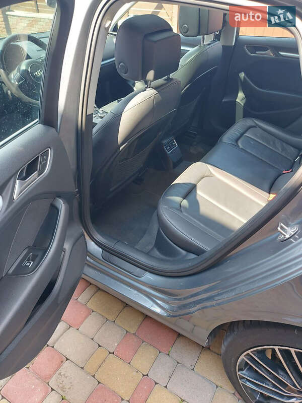 Седан Audi A3 2015 в Рівному