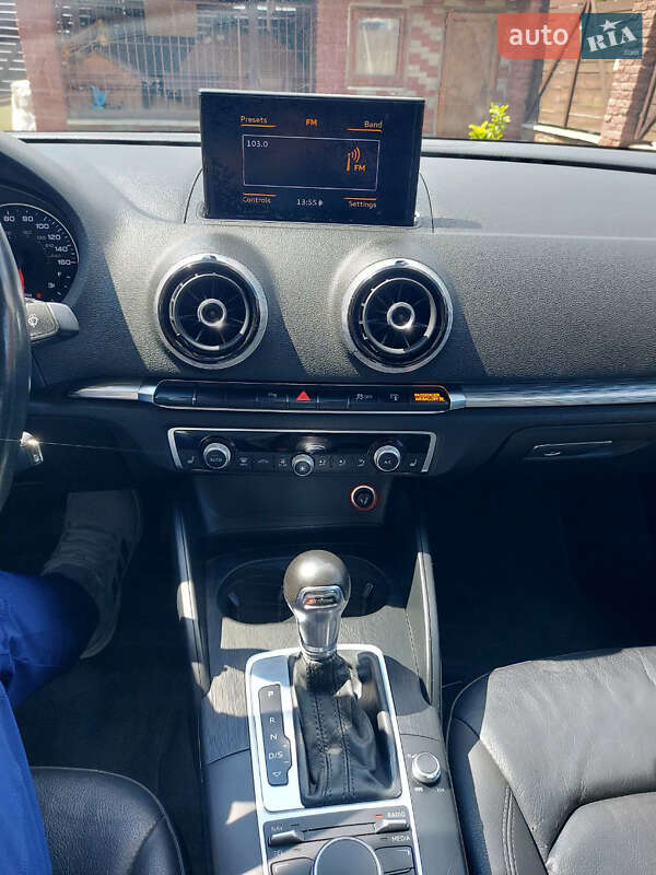 Седан Audi A3 2015 в Рівному