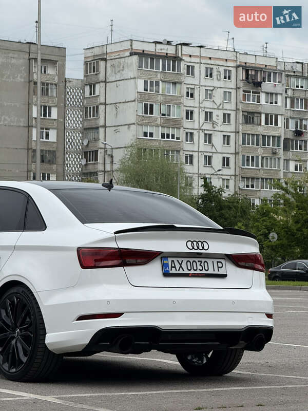 Седан Audi A3 2017 в Ивано-Франковске