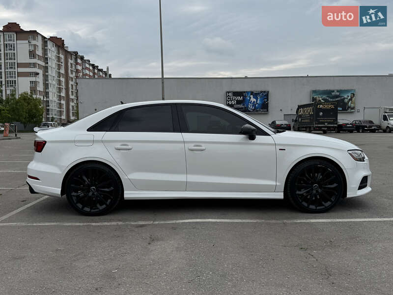 Седан Audi A3 2017 в Ивано-Франковске