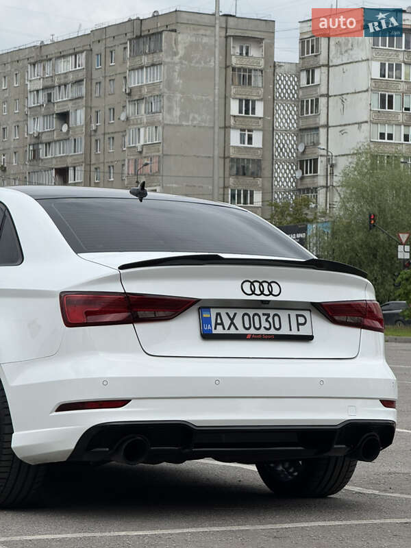 Седан Audi A3 2017 в Ивано-Франковске