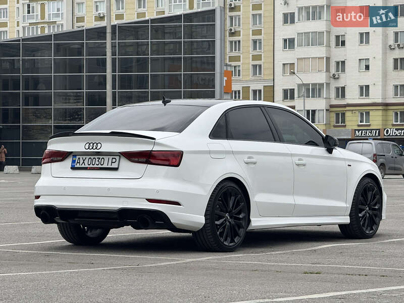 Седан Audi A3 2017 в Ивано-Франковске