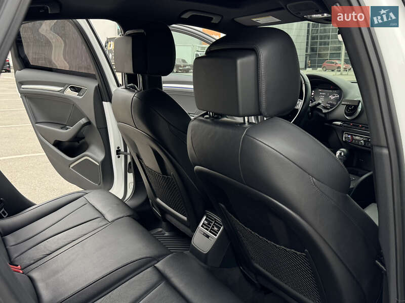 Седан Audi A3 2017 в Ивано-Франковске