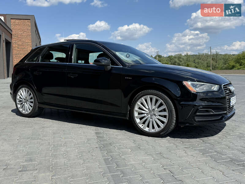 Хетчбек Audi A3 2015 в Чернівцях