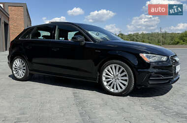 Хэтчбек Audi A3 2015 в 