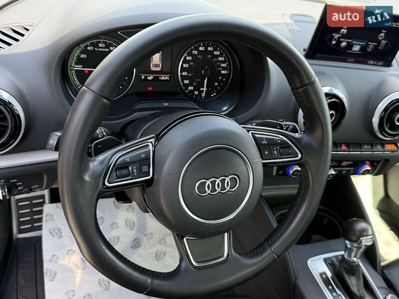 Хетчбек Audi A3 2015 в Чернівцях