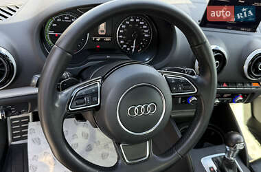 Хэтчбек Audi A3 2015 в 