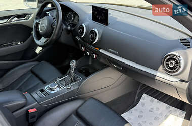 Хэтчбек Audi A3 2015 в 