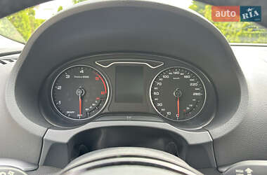 Хэтчбек Audi A3 2016 в 