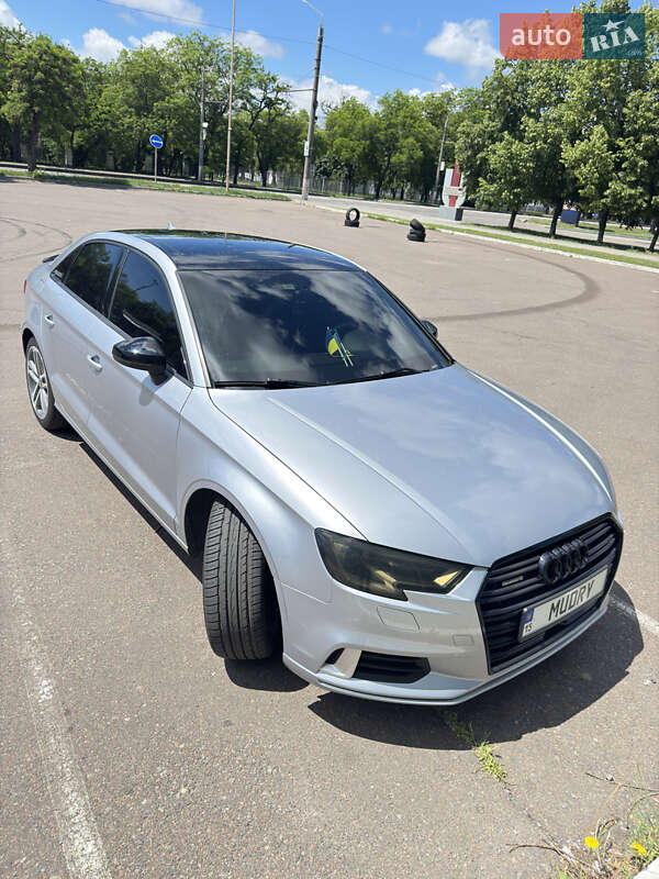 Седан Audi A3 2018 в Николаеве