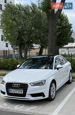 Седан Audi A3 2015 в Ужгороді