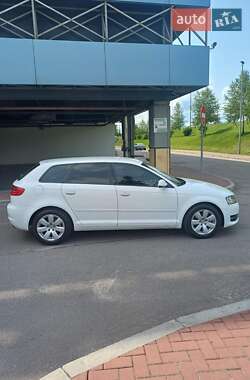 Хэтчбек Audi A3 2013 в 
