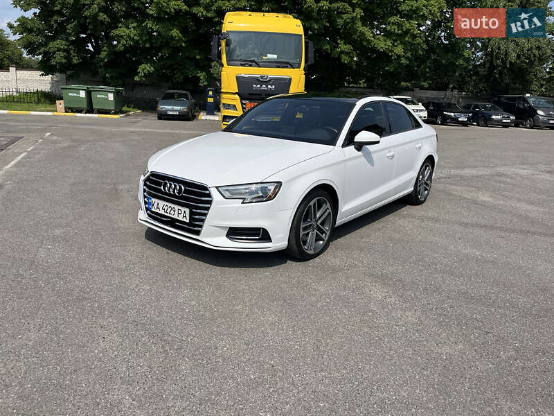 Седан Audi A3 2016 в Киеве