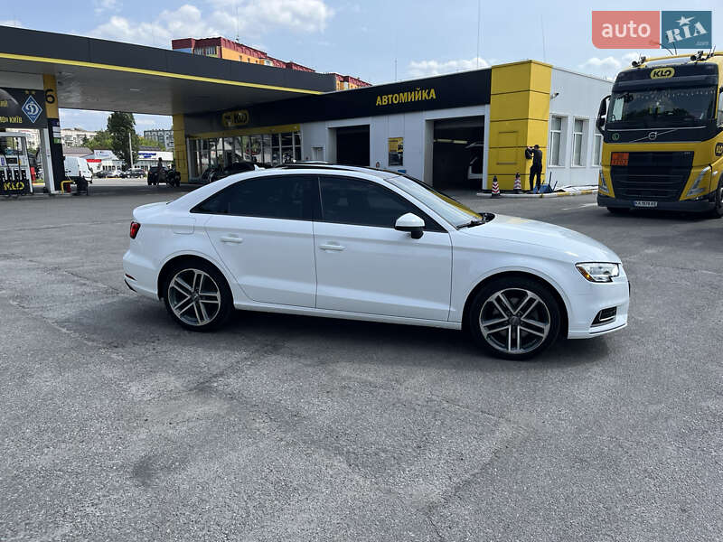 Седан Audi A3 2016 в Киеве