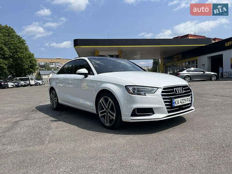 Седан Audi A3 2016 в Киеве