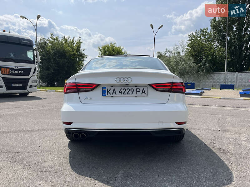 Седан Audi A3 2016 в Киеве