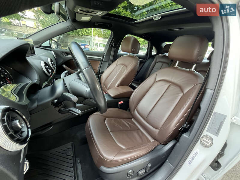 Седан Audi A3 2016 в Киеве