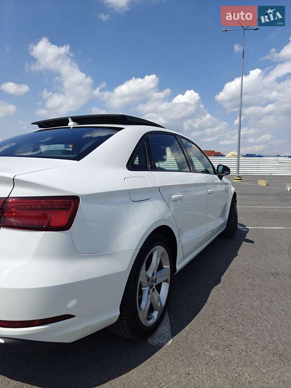 Седан Audi A3 2017 в Львове
