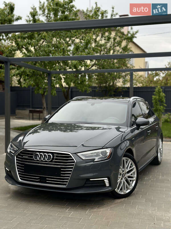 Хэтчбек Audi A3 2017 в Львове