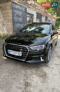 Седан Audi A3 2018 в Ромнах