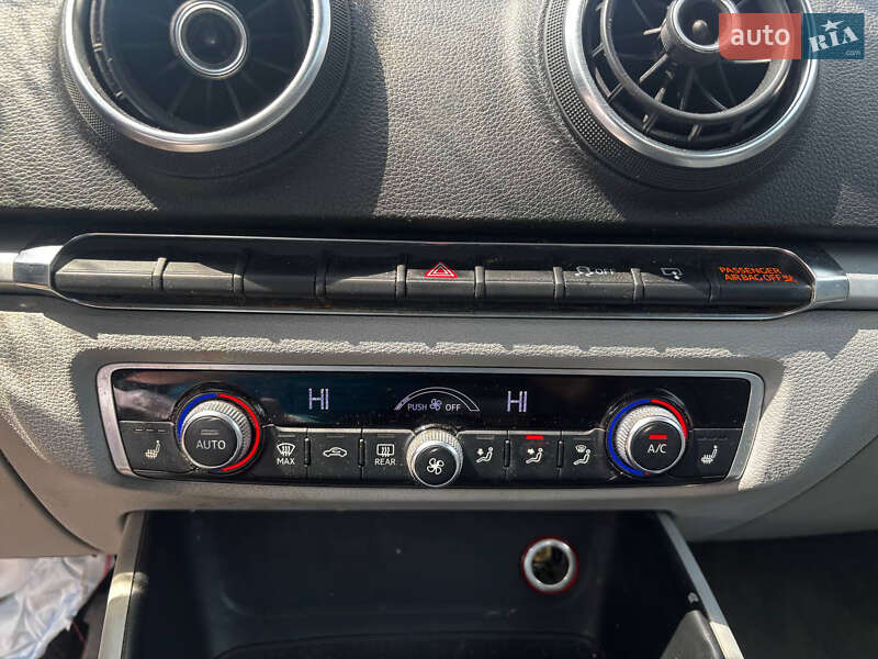 Седан Audi A3 2015 в Стрию