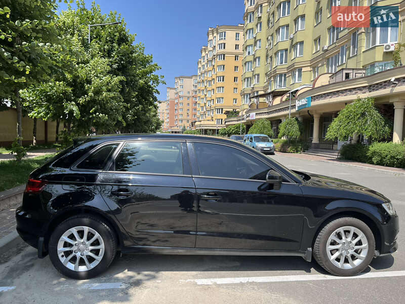 Хэтчбек Audi A3 2014 в Киеве