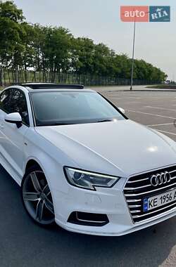 Седан Audi A3 2016 в Дніпрі