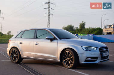 Хэтчбек Audi A3 2015 в 