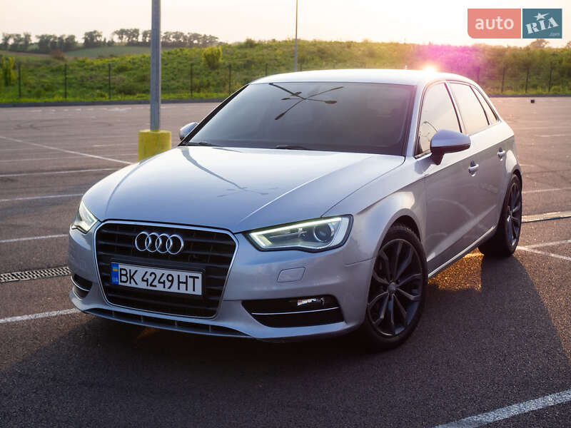 Хэтчбек Audi A3 2015 в 